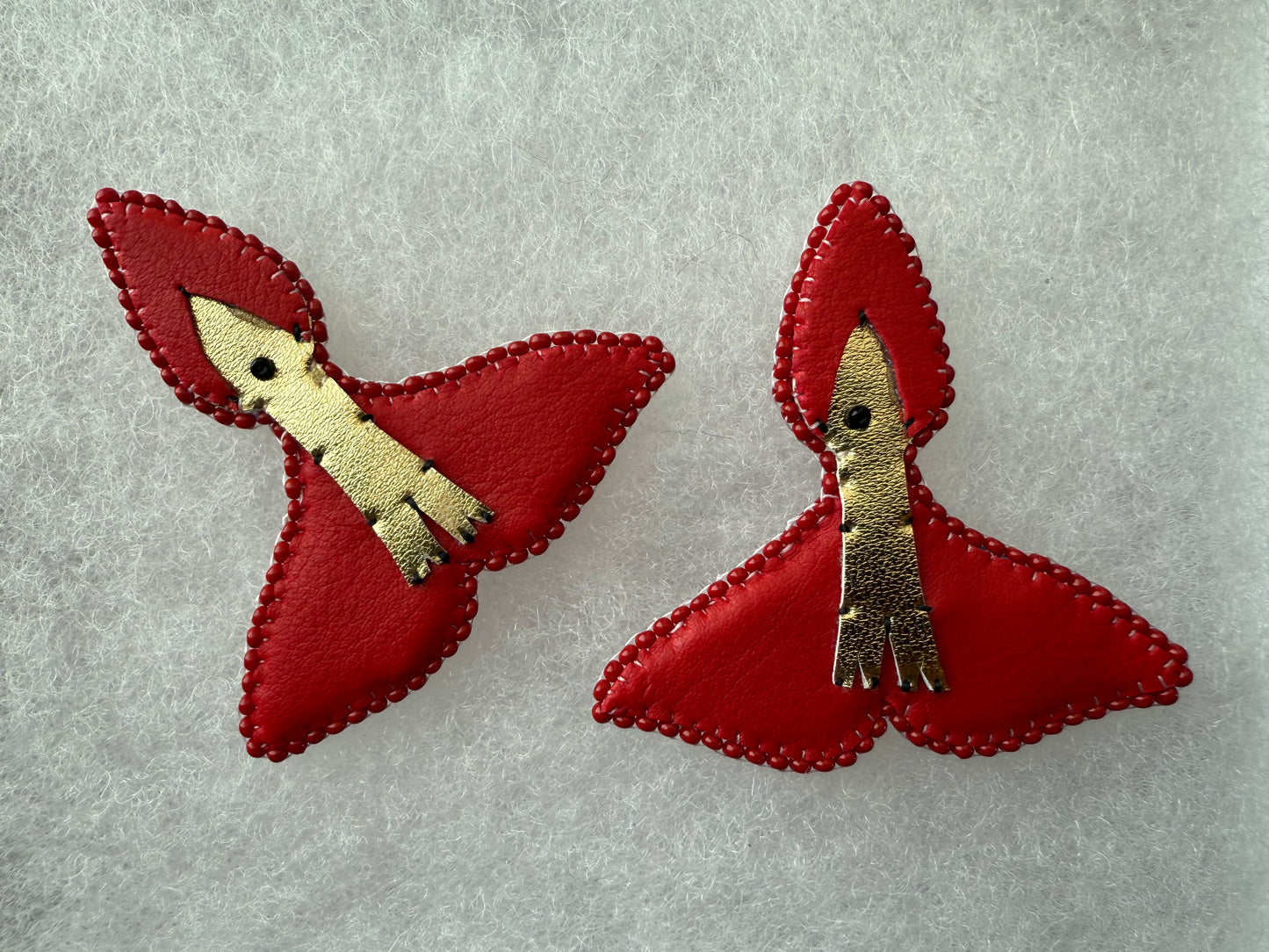 Sakku on whale tail in red ❤️