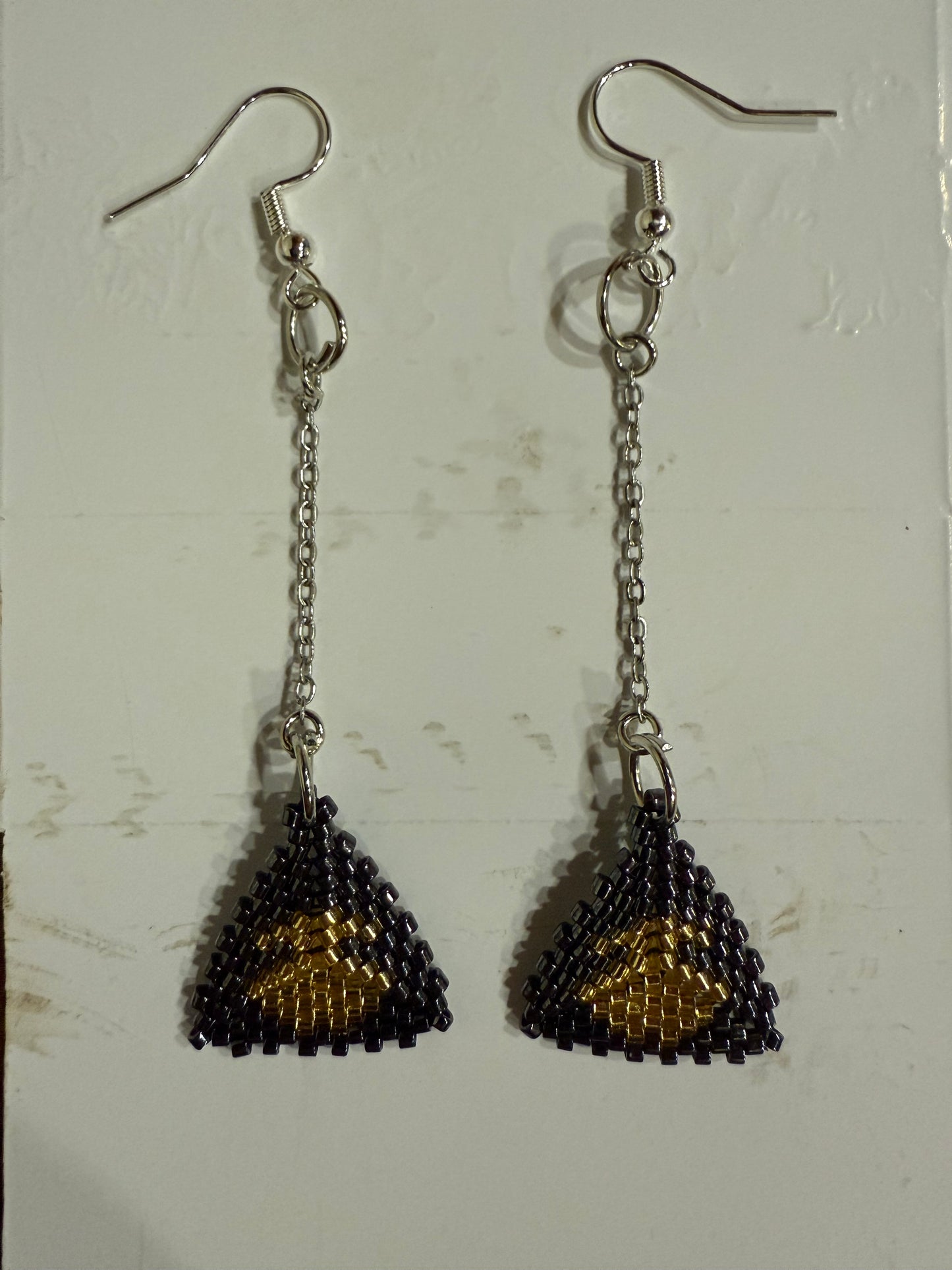 Small beaded uluit on chains