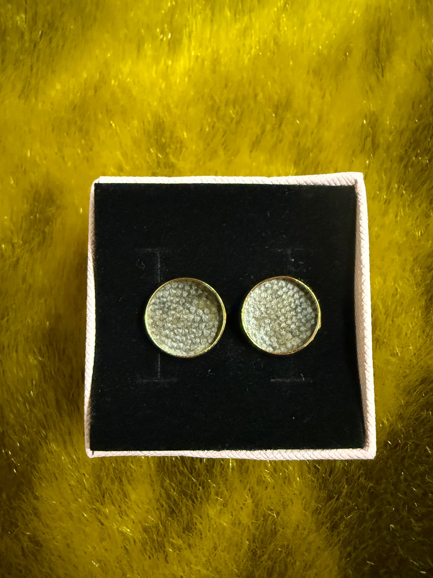 Gold/Amiraq studs