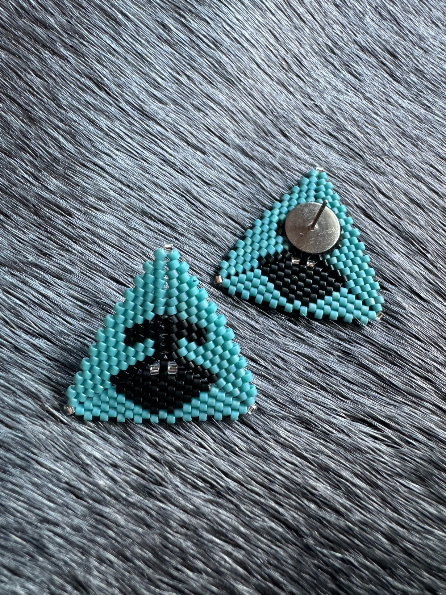 Medium beaded ulu studs