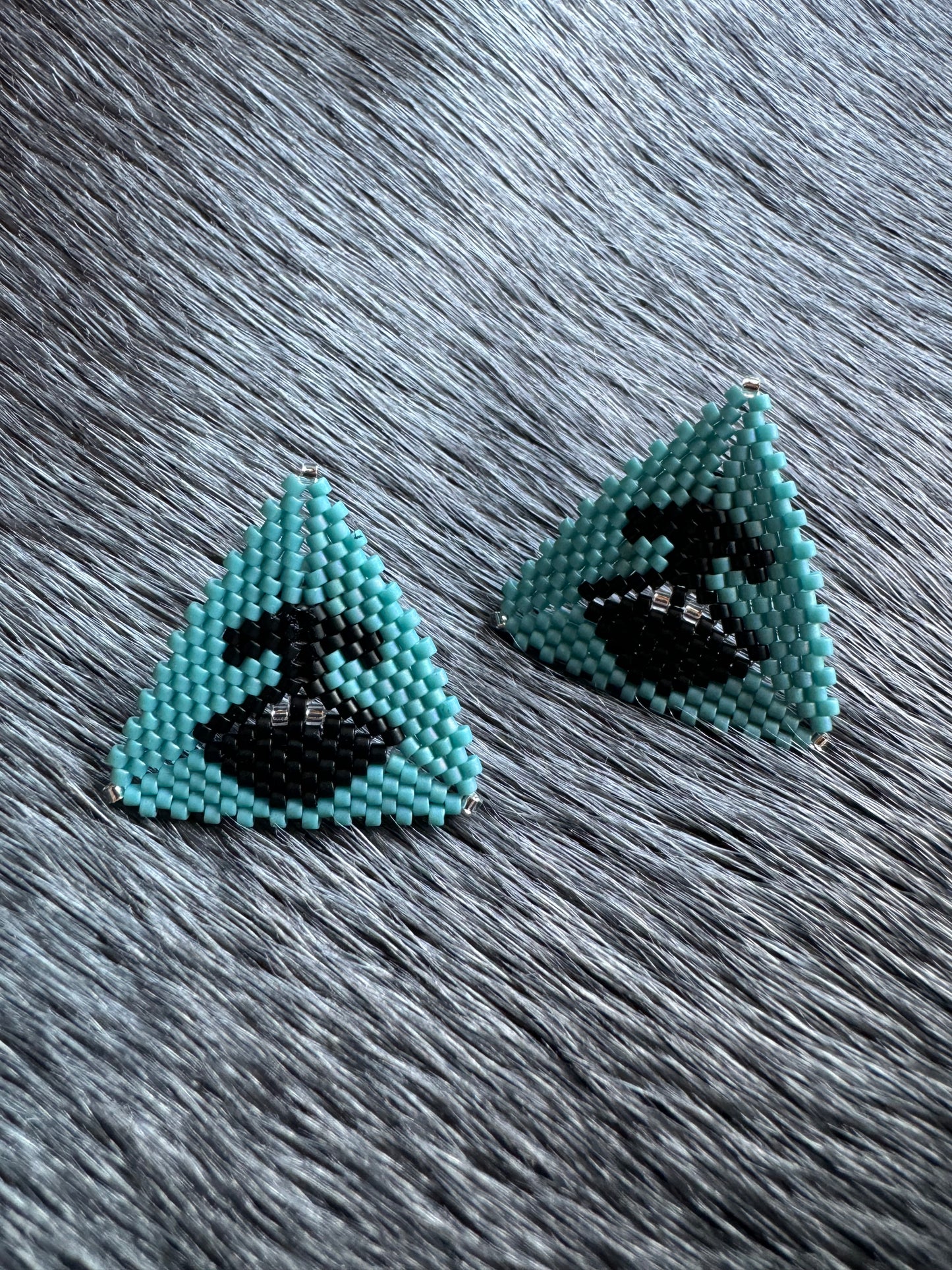 Medium beaded ulu studs