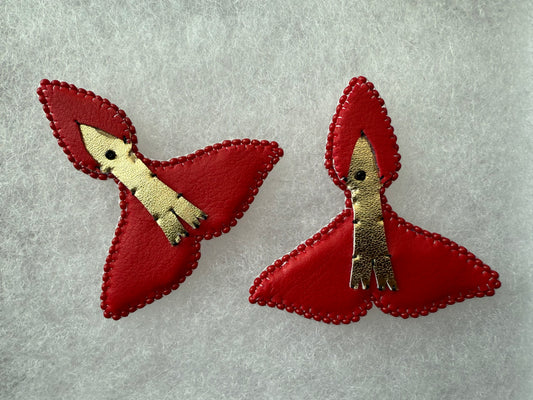 Sakku on whale tail in red ❤️