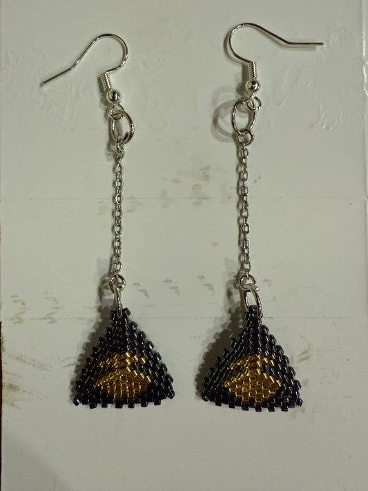 Small beaded uluit on chains